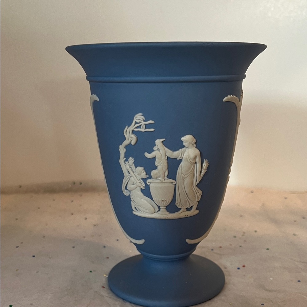 Wedgwood blue Jasperware cameo vase by Wedgwood. Vintage.